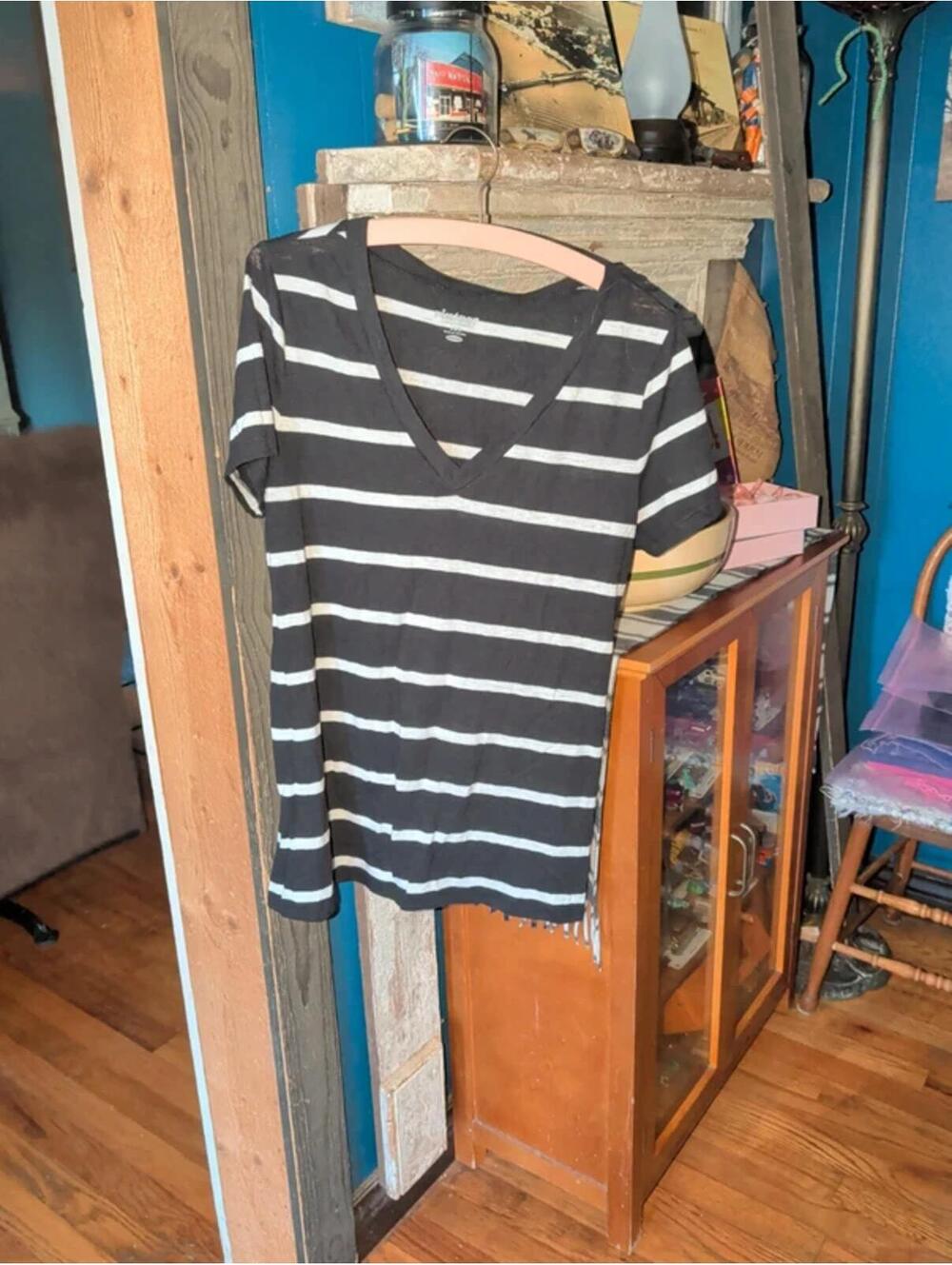 Old Navy vintage sz L women's vneck
